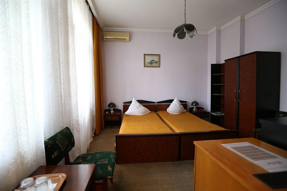 Hotel Banat Bucharest Exterior photo
