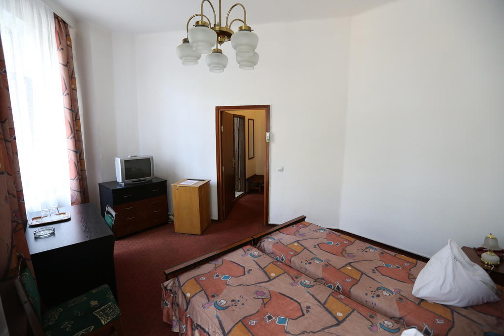 Hotel Banat Bucharest Room photo