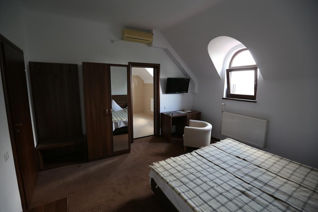 Hotel Banat Bucharest Exterior photo